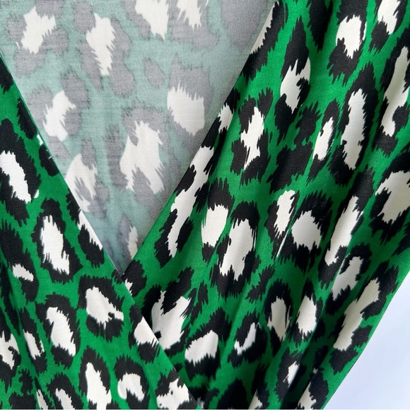 Diane Von Furstenberg Vintage New Julian Dress in Spotted Cat Green, Size 4 - Picture 4 of 7